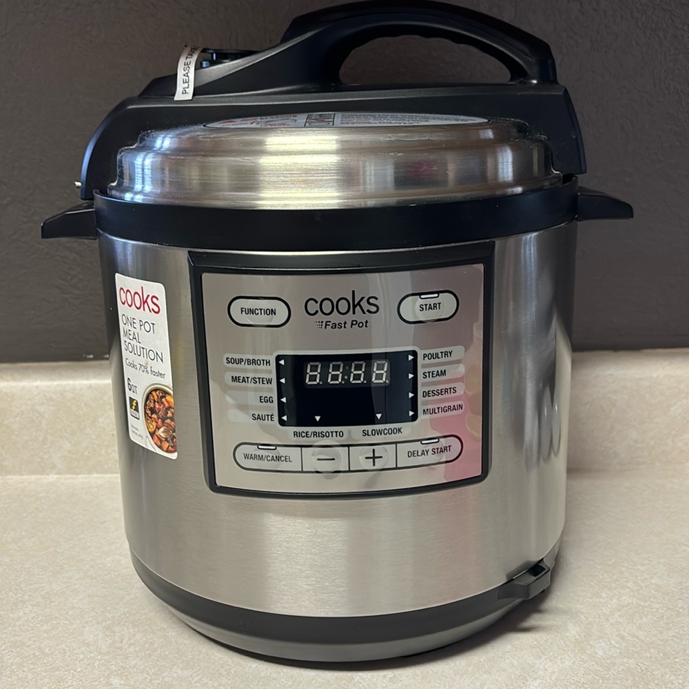 New Cooks Fast Pot 6 quart multi cooker